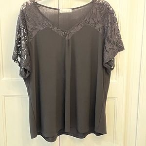 Black short sleeve v-neck top with lace detail
